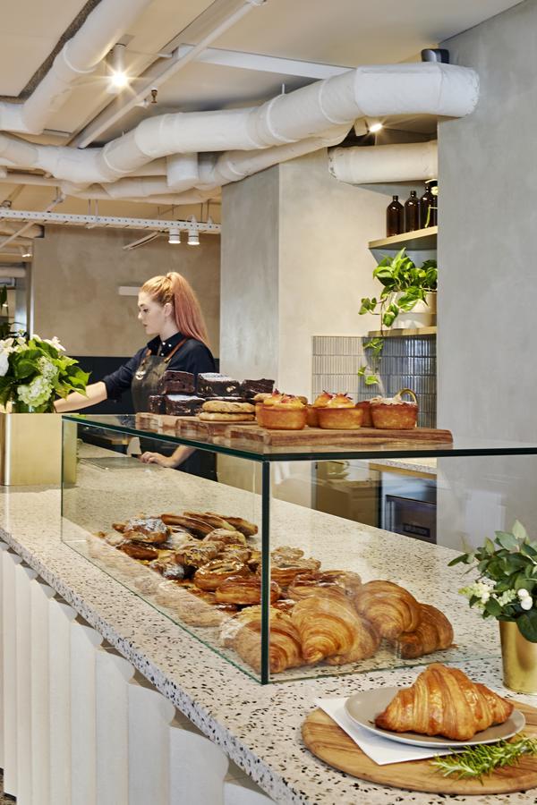 Tyrian Albert Park Lake Melbourne Bagian luar foto A pastry chef at work